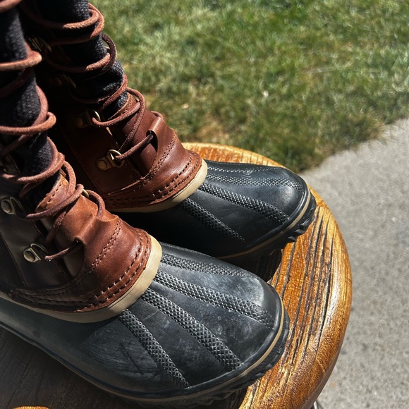 Sorel boots size 9 - Picture 2 of 8